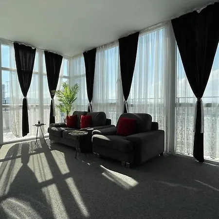 30°bs Rooftop * Тирана